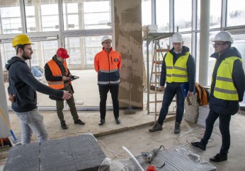 Wizyta na placu budowy sali gimnastycznej w Drogini