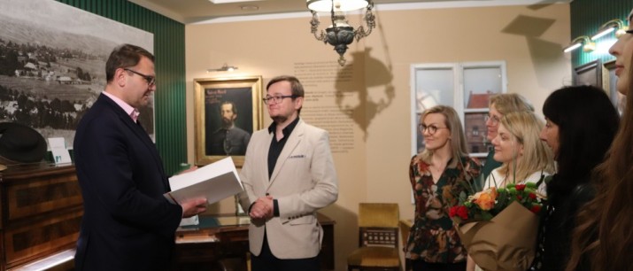 Łukasz Malinowski pozostaje dyrektorem Muzeum Niepodległości w Myślenicach