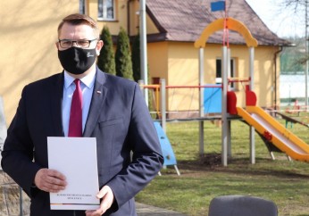 Podpisanie umowy na projekt budowy sali gimnastycznej przy ZPO w Osieczanach 