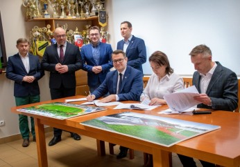 Stadion miejski Dalinu Myślenice zostanie przebudowany, burmistrz podpisał umowę!