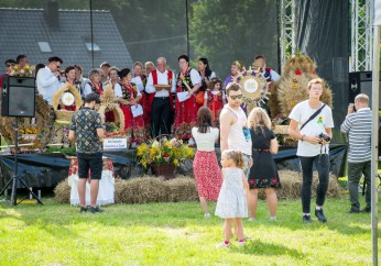 Barwne dożynki w Łękach, czyli tradycja i wspólnota w pełnej okazałości