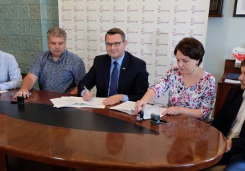 Umowa na remont drogi gminnej w Krzyszkowicach podpisana 