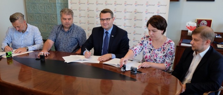 Umowa na remont drogi gminnej w Krzyszkowicach podpisana 