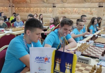 Sukcesy drużynowe myślenickich szachistów – awans drużyn MAT-a!