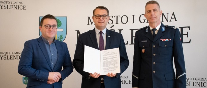 Gmina Myślenice przekazała teren pod budowę Komendy Powiatowej Policji w Myślenicach