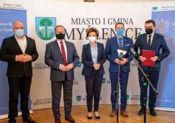 Minister Marlena Maląg przekazała promesę na Centrum Opiekuńczo-Mieszkalne w Myślenicach