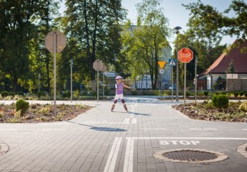 Mobilne miasteczka rowerowe i doposażenie przejść dla pieszych przy pięciu Szkołach Podstawowych