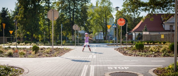 Mobilne miasteczka rowerowe i doposażenie przejść dla pieszych przy pięciu Szkołach Podstawowych