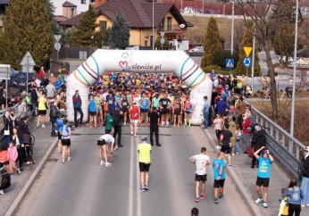 Prawie 500 biegaczy na starcie Myślenickiego Biegu Ulicznego