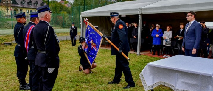 Uroczystość wręczenia sztandaru dla Ochotniczej Straży Pożarnej w Bęczarce