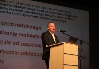 Zmiany pokoleniowe a współczesne zagrożenia – konferencja w MOKiS