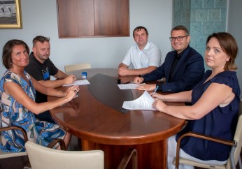 Podpisano umowę na remont drogi rolnej na przysiółek Poręby w Zawadzie!