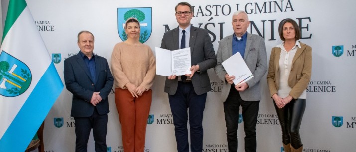 Podpisanie umowy na modernizację drogi gminnej w Łękach