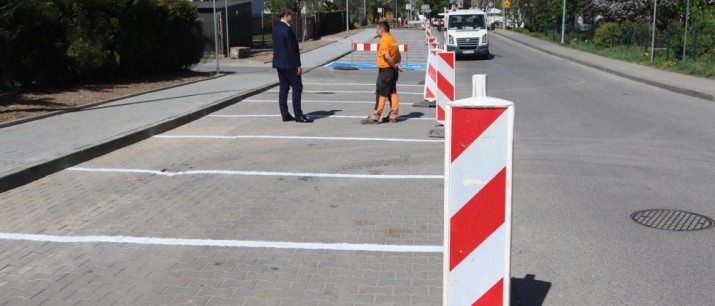 Nowe przejścia dla pieszych i miejsca parkingowe przy skrzyżowaniu ul. Solidarności z Dunin-Brzezińskiego