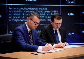 Burmistrz i Wojewoda podpisali umowę na dofinansowanie remontu drogi na Jaworznę w Głogoczowie!
